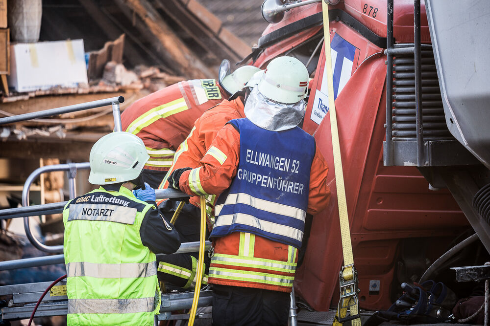 Dach von KIK-Filiale bricht ein und stürzt in den Laden! Mitarbeiter von Discounter verhindern Katastrophe