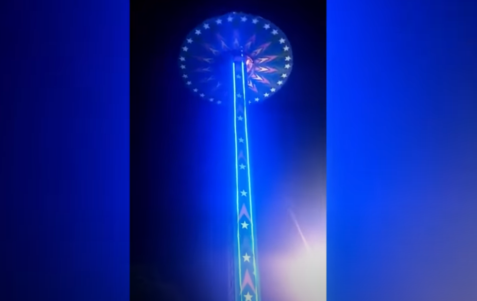 [Video] Unglück in Freizeitpark - Fahrgeschäft knallt aus großer Höhe auf den Boden - Video zeigt das Unglück