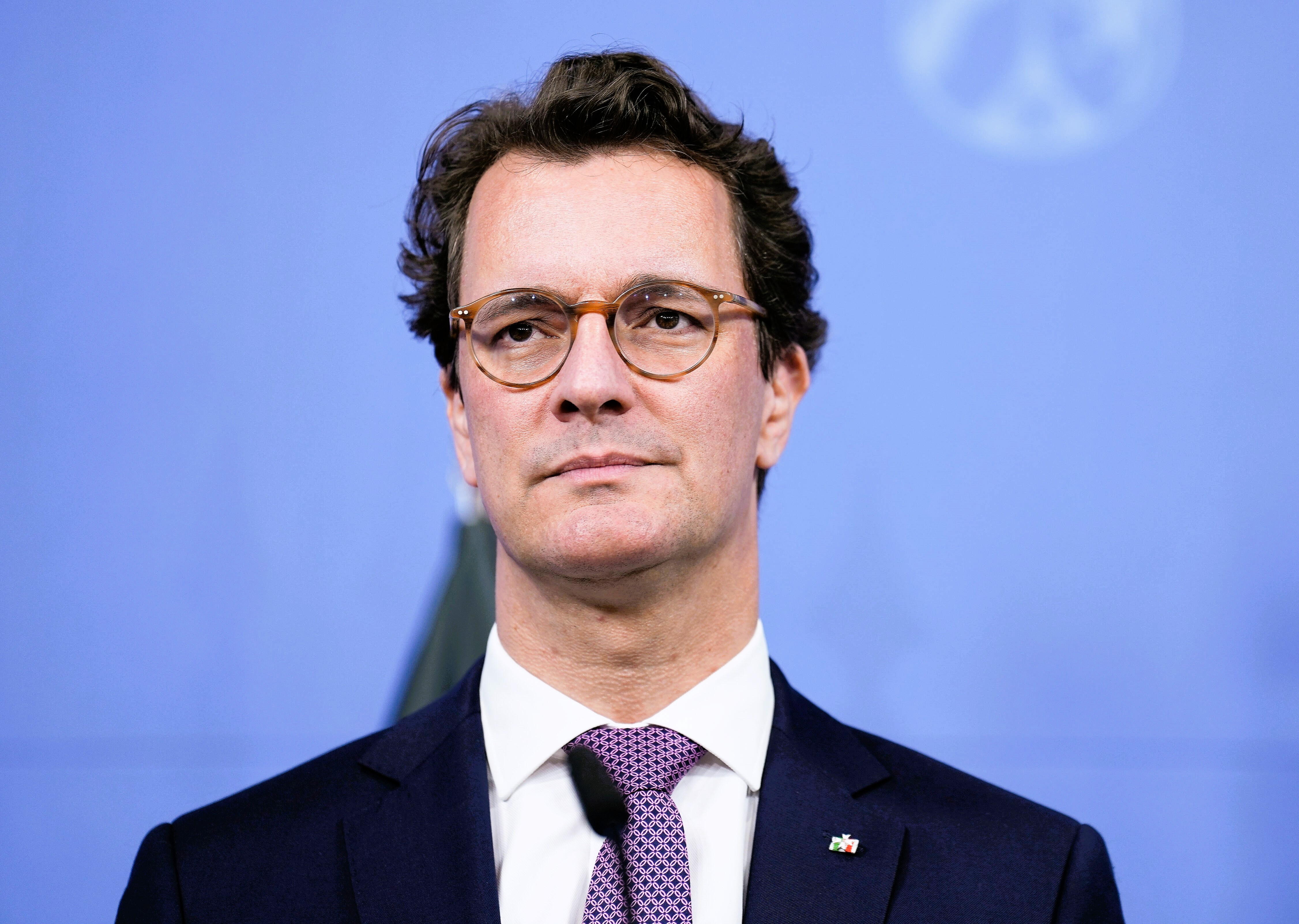 Kampf um die Kanzler-Kandidatur! Zoff in der CDU -  Wüst stellt Führungsanspruch von Merz in Frage!