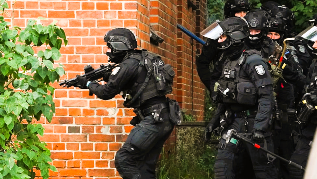 Schüsse bei Zwangsräumung! 44-jähriger Mann bedroht städtischen Mitarbeiter mit Waffe!