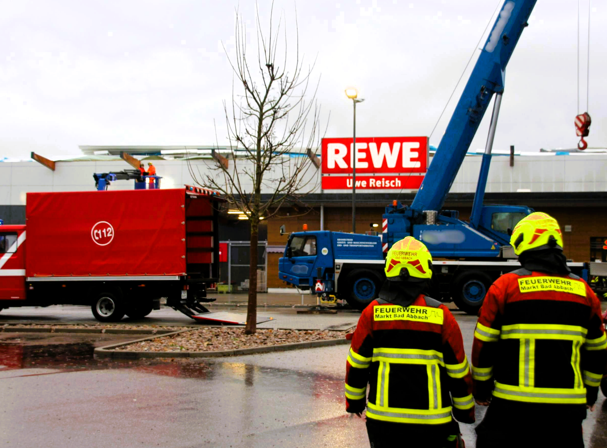 Sturm zerstört kompletten Rewe-Markt! Bürgermeister reagiert mit genialer Idee