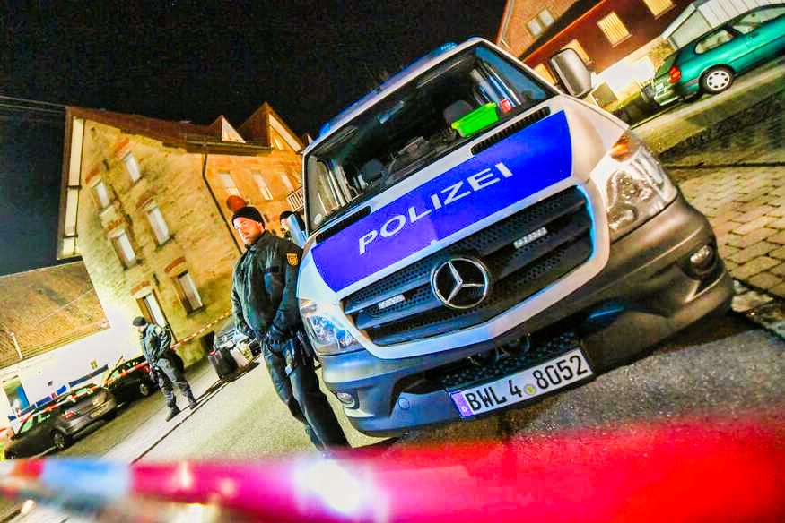 19-Jähriger tötet Eltern und Bruder mit Messer und Schere - Bluttat mitten in Deutschland!