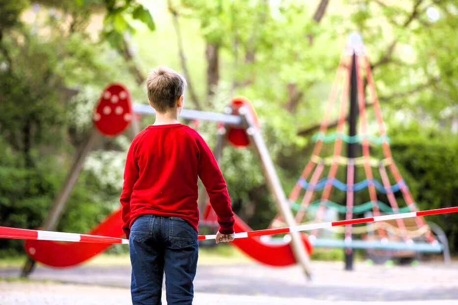 Messerattacke auf dem Weg zum Kindergarten - Mann greift ehemalige Lebensgefährtin an - Söhne mussten alles mitansehen