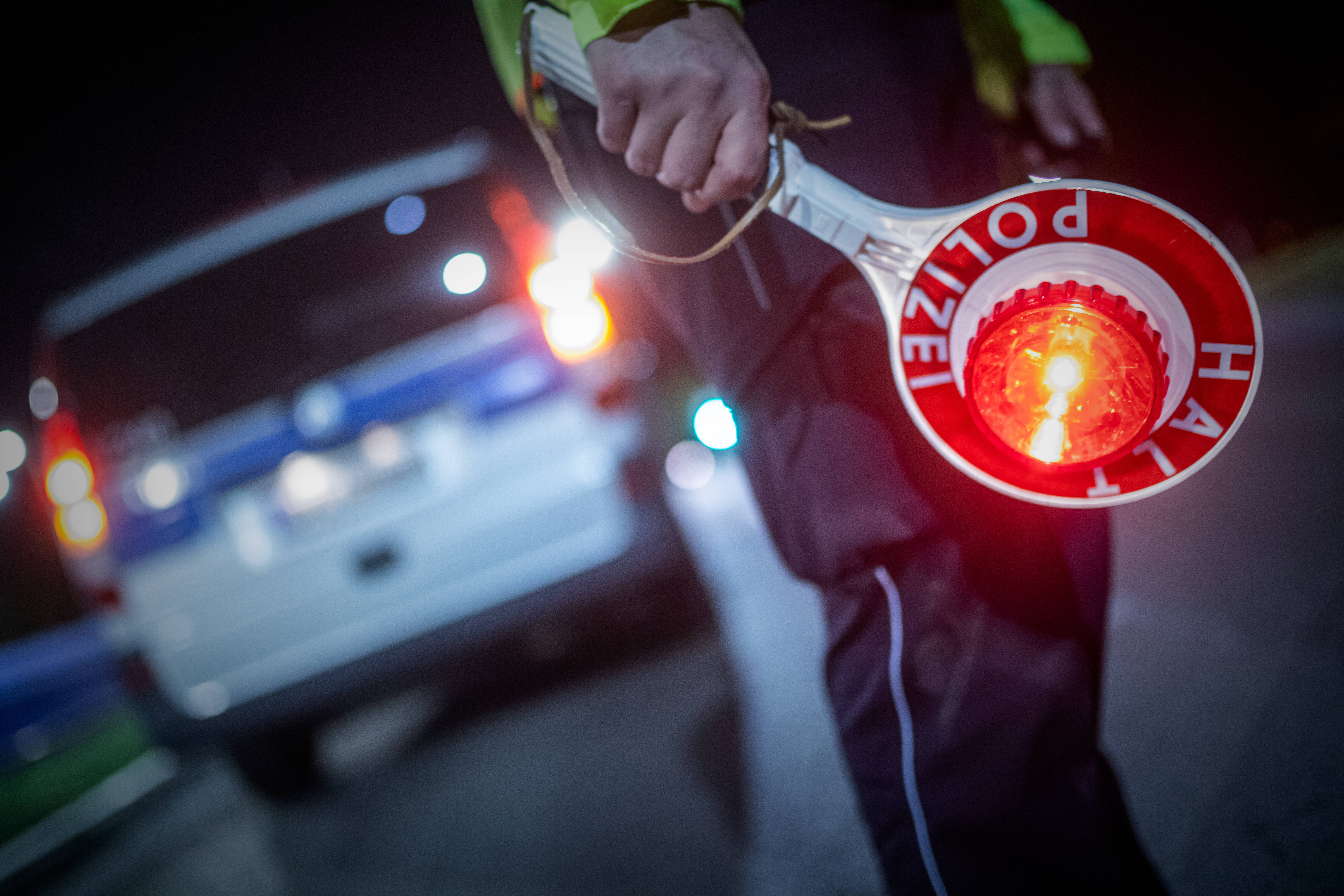 Verkehrskontrolle eskaliert: Tödliche Verfolgungsjagd in Nürnberg! Mann stirbt auf Flucht vor der Polizei!