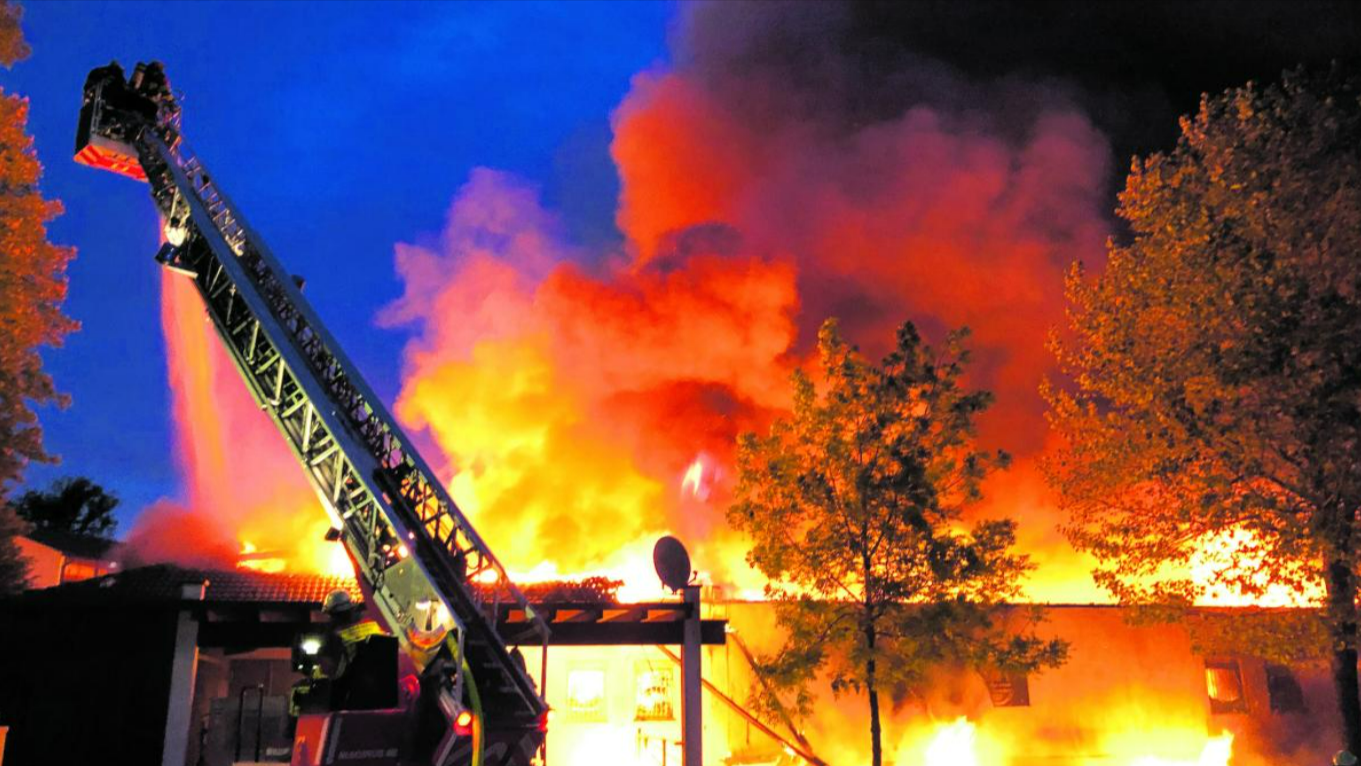 Feuer in Seniorenheim - 5 Heimbewohner verletzt! Feuerwehr im Einsatz