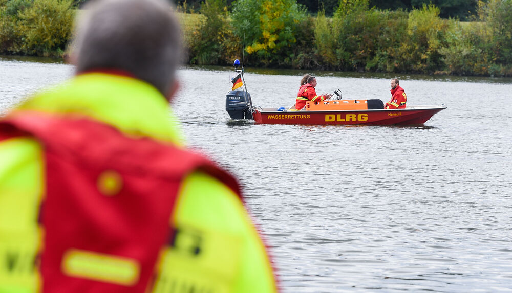 Familientragödie! Frau und ihre beiden kleinen Kinder tot aus dem Wasser geborgen, Kinderwagen stand am Seeufer!