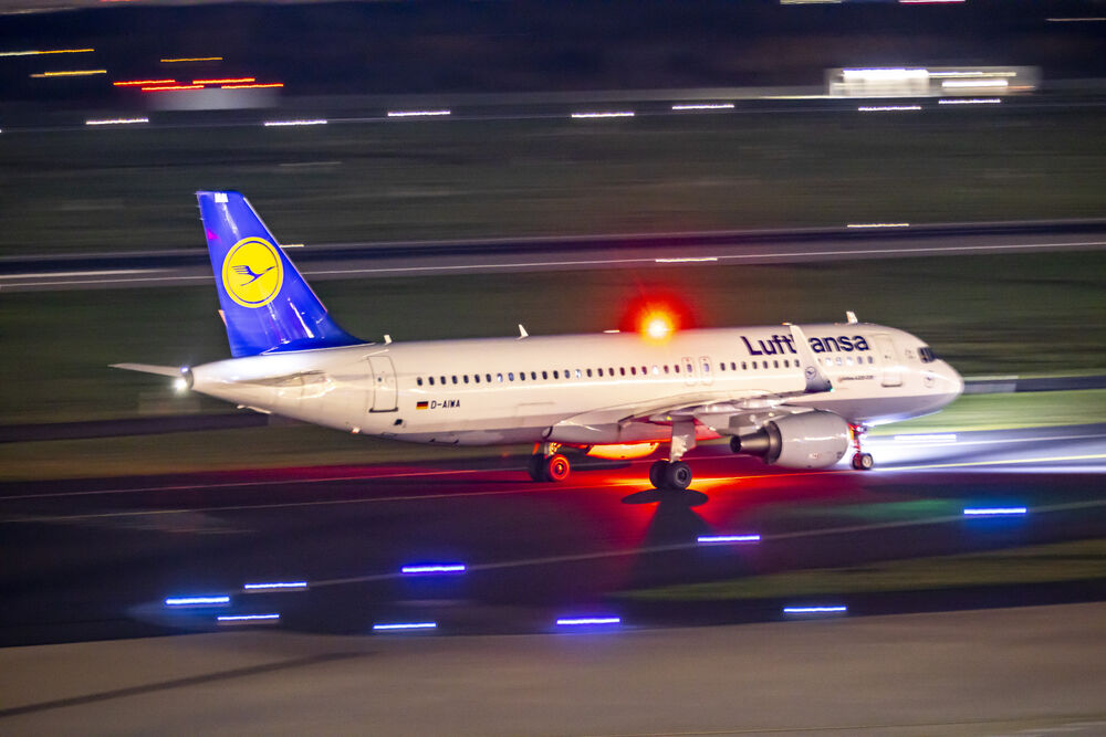 Eilmeldung! Schüsse auf startende Passagiermaschine - Pilot entscheidet sich zum Startabbruch!