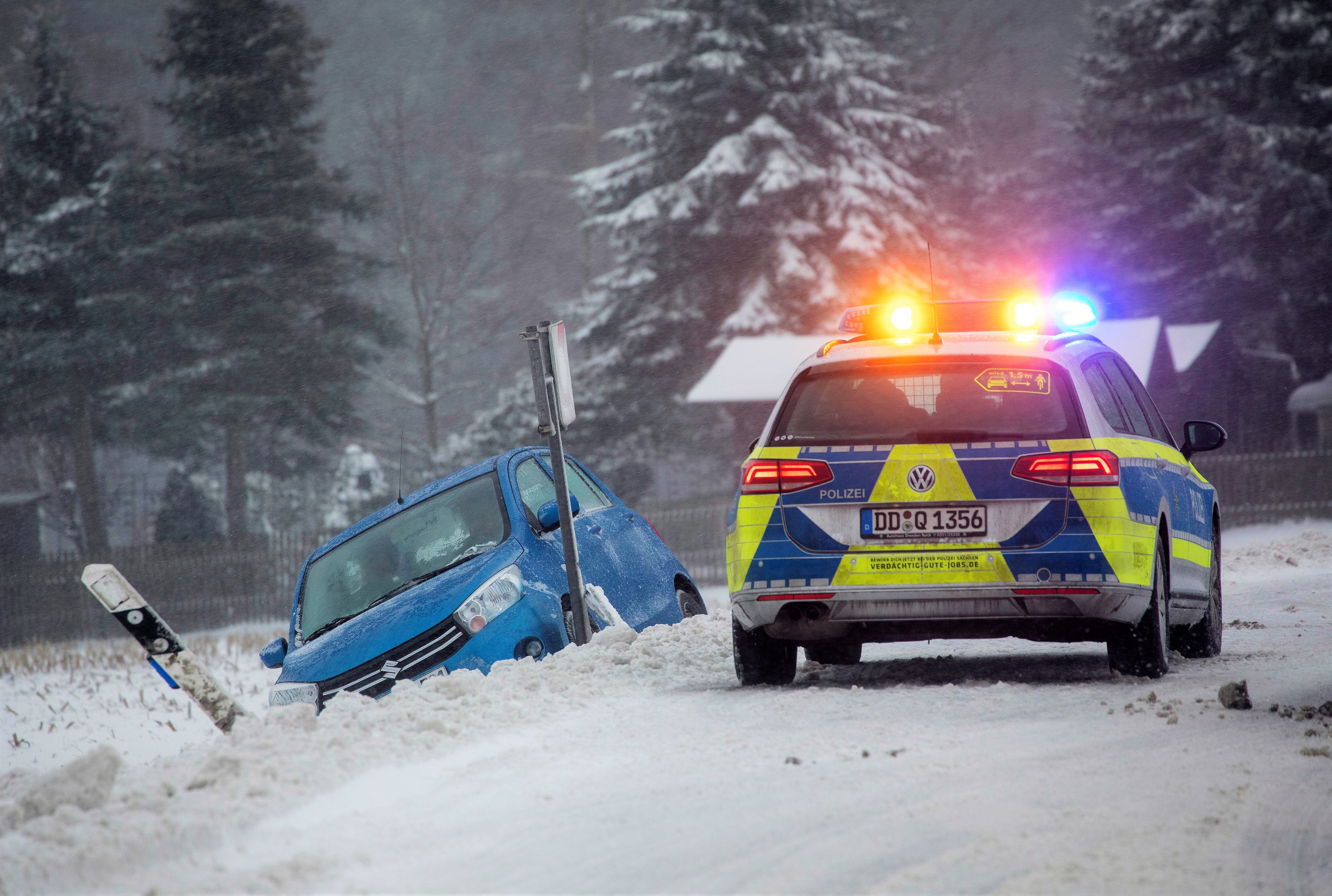 Winterchaos in Deutschland: Gefährlicher Schneeeinbruch legt Verkehr lahm und sorgt für Lebensgefahr!