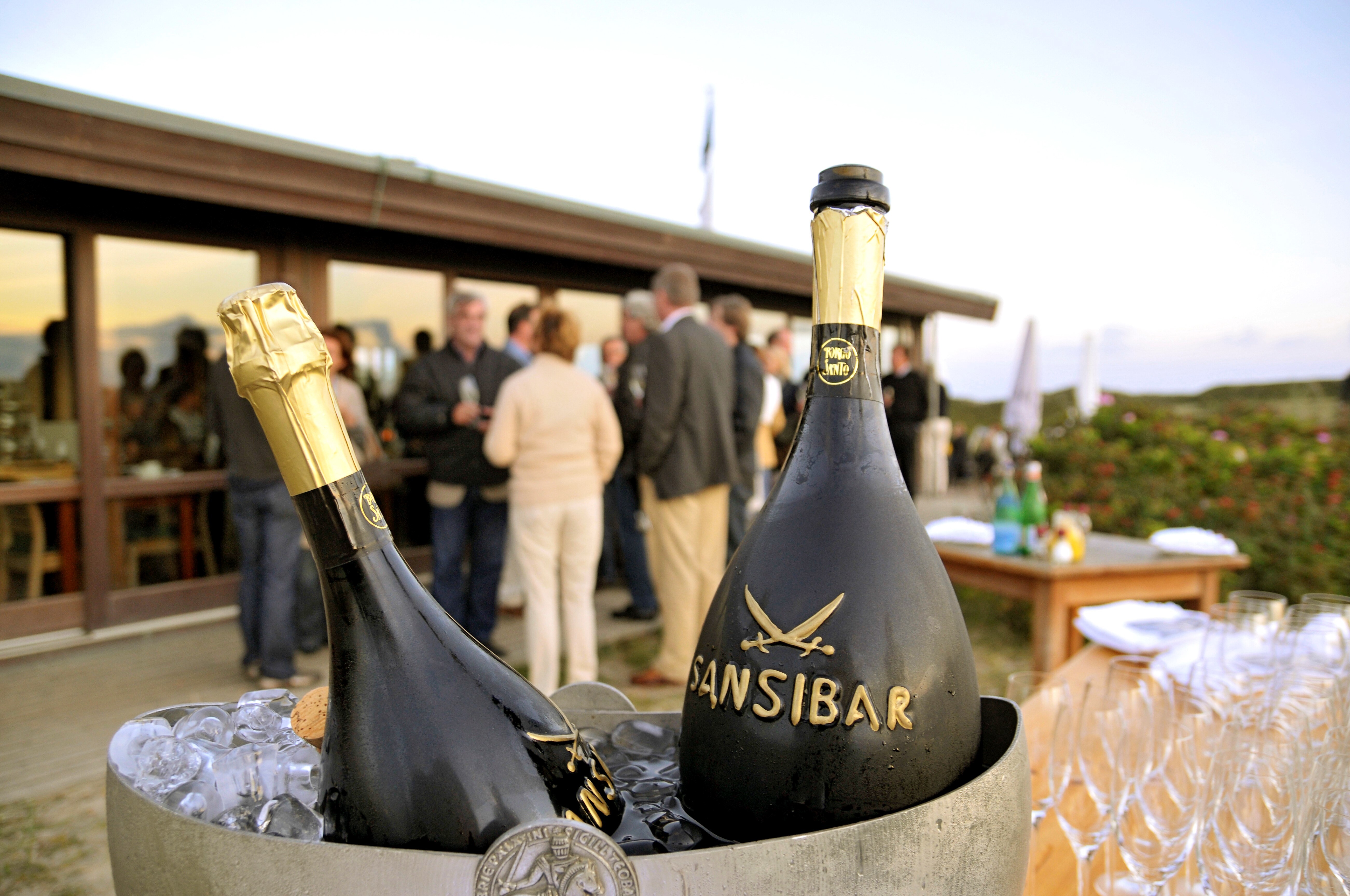 Bizarrer Leichenfund auf Sylt - Polizei findet Leiche in mit Löschschaum gefülltem Auto!