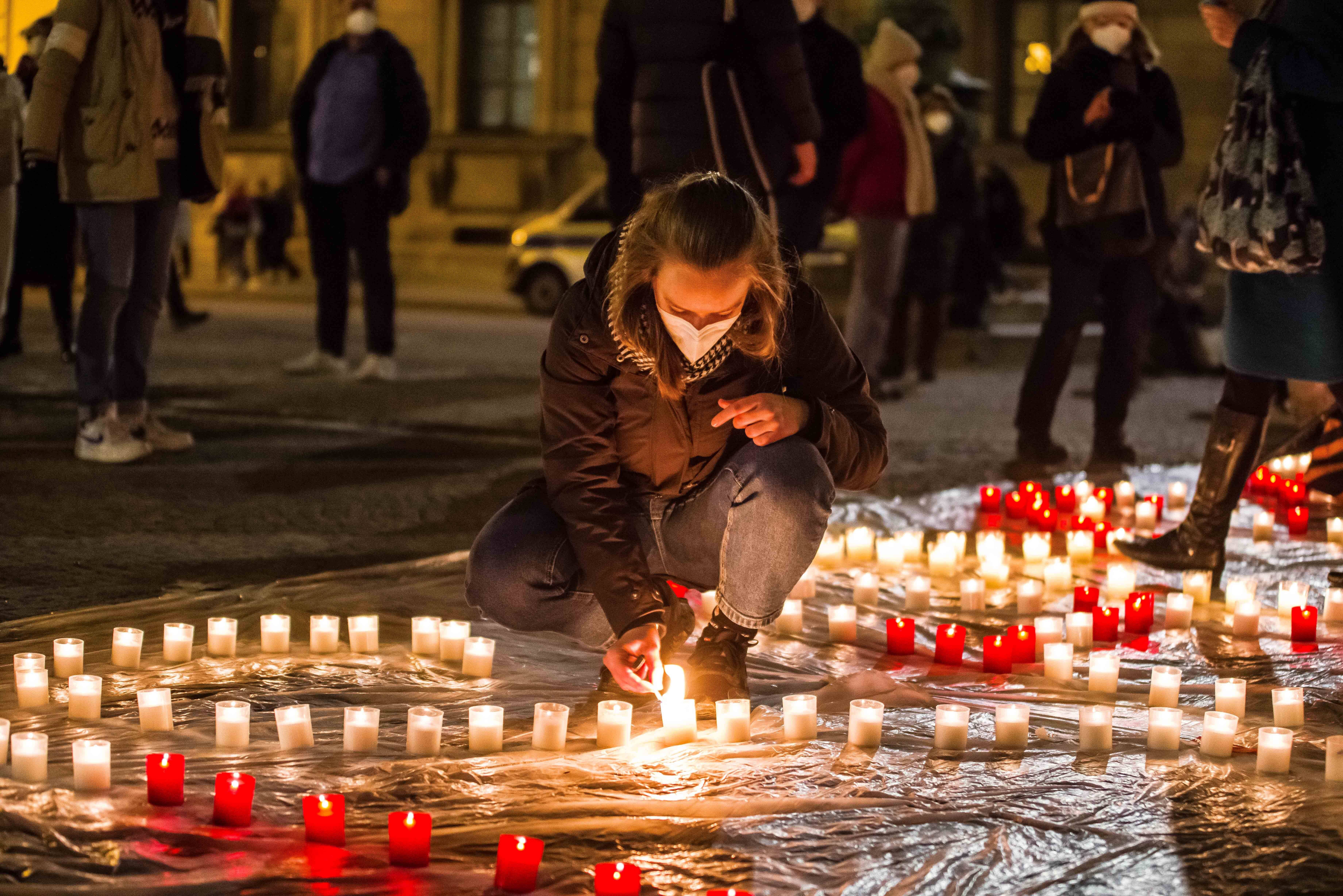 NRW: Obdachlose Frau mit zwei Kopfschüssen auf offener Straße ermordet - die schockierenden Details hier!