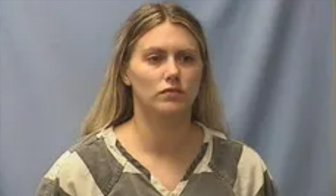 Lehrerin (30) schickt Nacktbilder an 14-jährigen Schüler! Verhaftung Sie soll den Jungen missbraucht haben