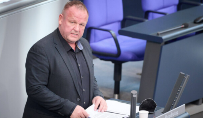 AFD Eklat im Bundestag - AFD-Abgeordneter mit unglaublicher Aktion!