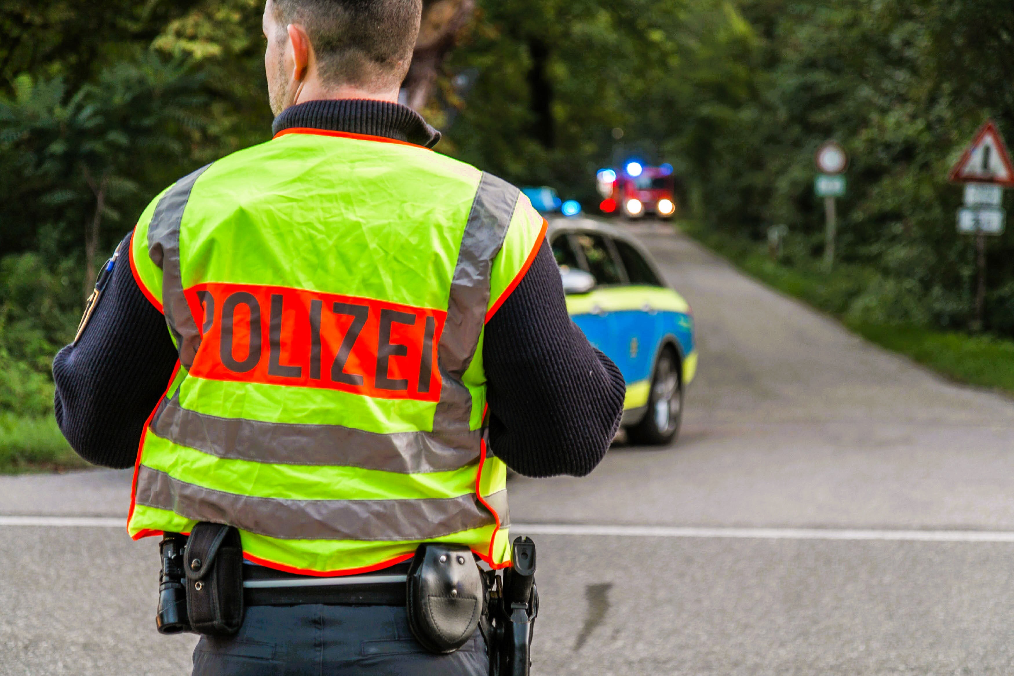 Zwei Leichen beim Gassigehen entdeckt! Frauen machen grausigen Fund in Maisfeld