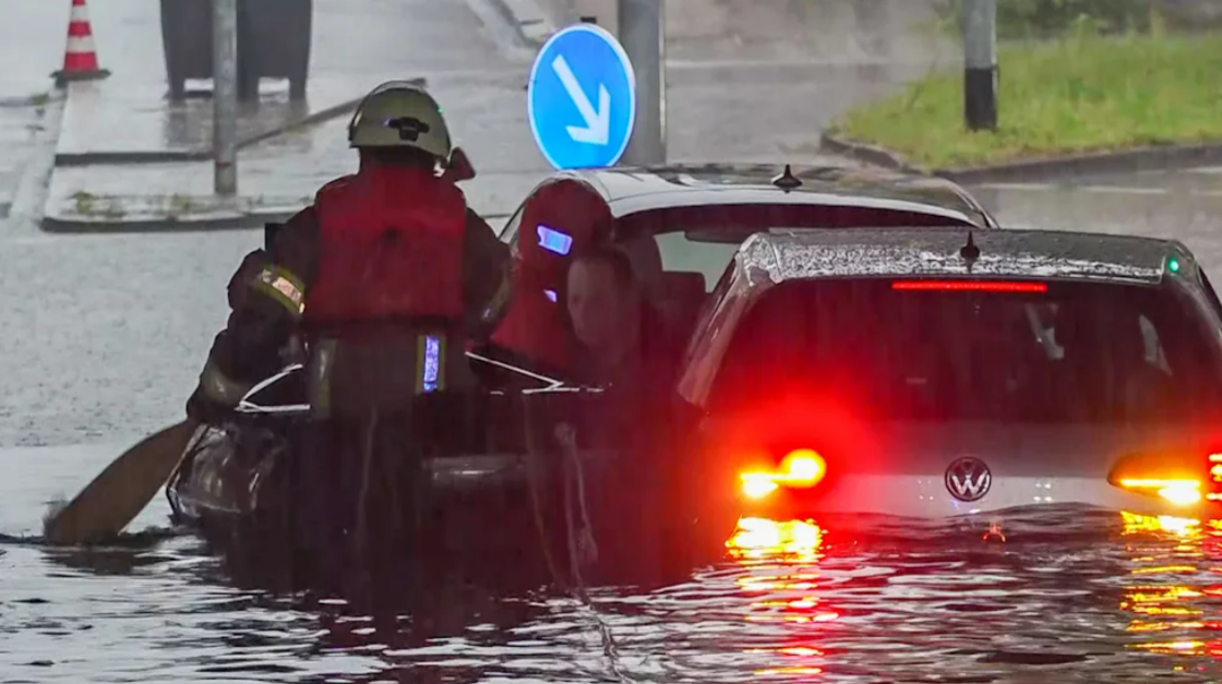 Hochwasser fordert erste Todesopfer! Kampf gegen die Zeit: Auch Brückenbergung in Dresden gefährdet - die Welle kommt!