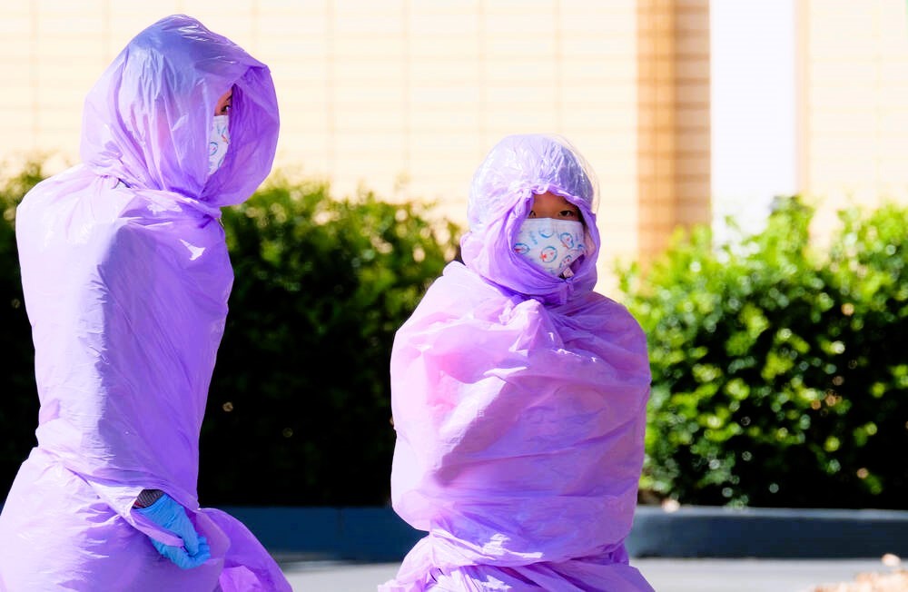 Klinik abgeriegelt! Rettungskräfte mit ABC-Schutzanzügen im Einsatz - Unbekannte Substanz ausgelaufen