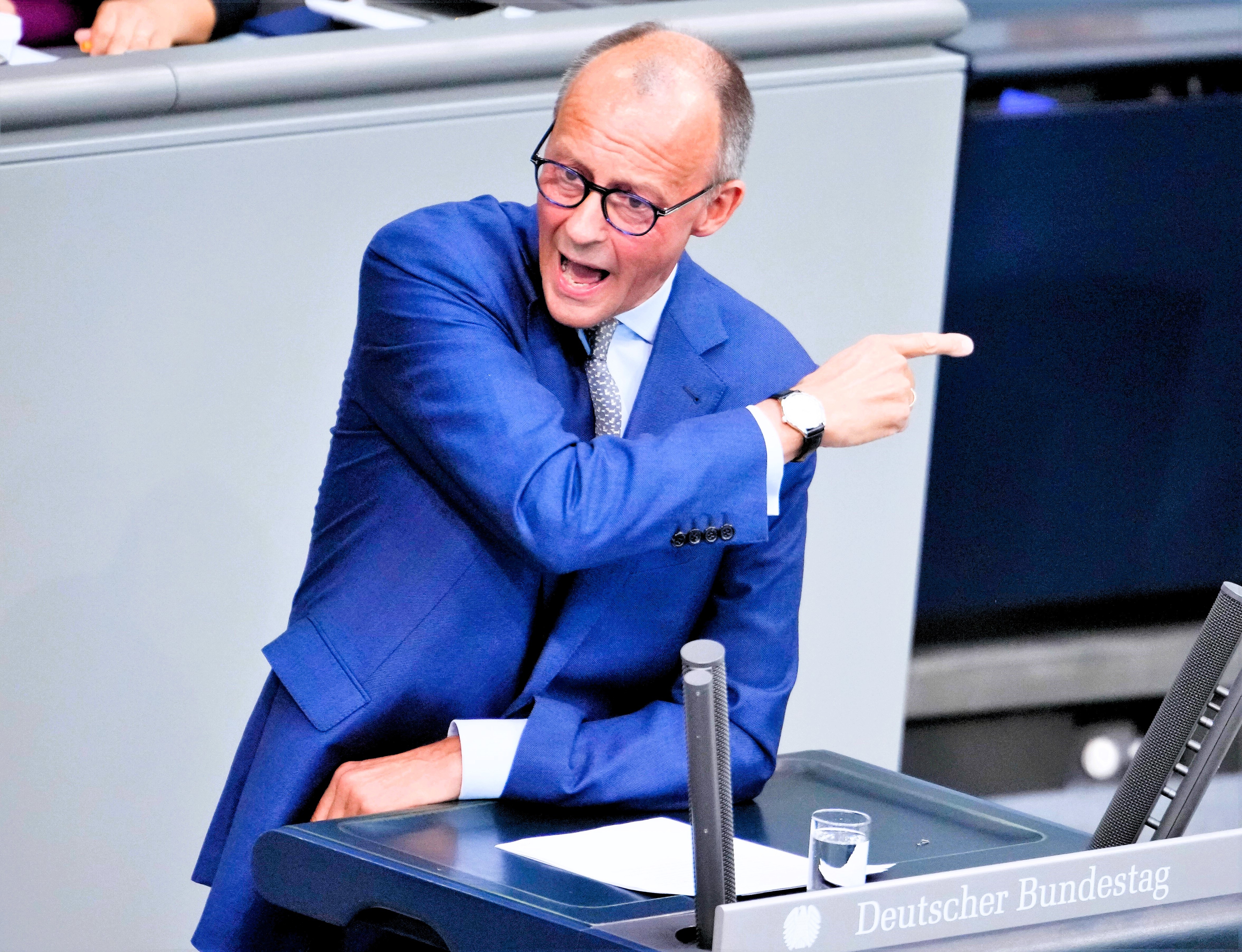 Schlammschlacht im Bundestag: Wütende Attacken gegen den Kanzler - der wehr sich!