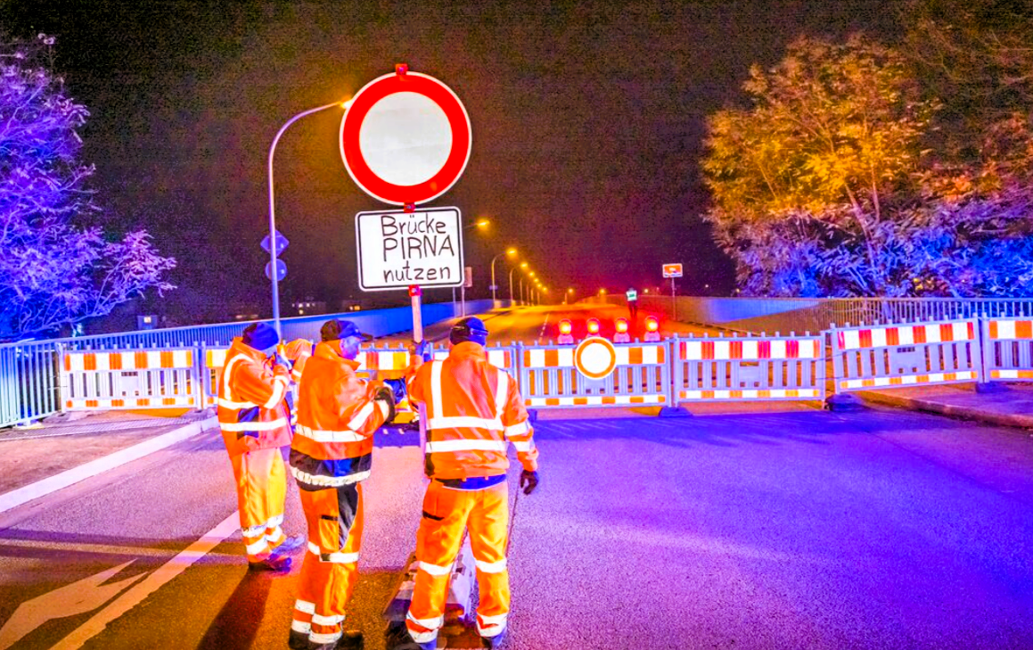 Horror-Unfall in NRW - Auto stürzt von Brücke - Fahrerin getötet und 2 Personen schwer verletzt