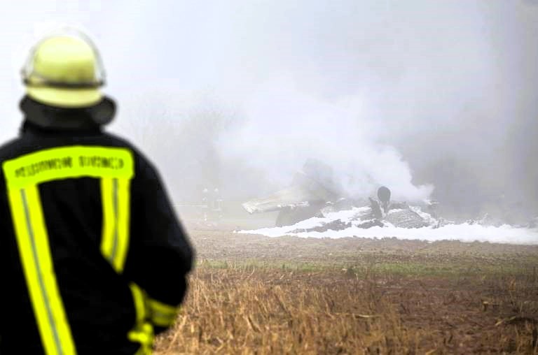 Flugzeugabsturz über Österreich! Rettungskräfte auf dem Weg, es gibt Tote.